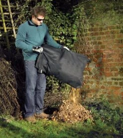 Black & Decker BLACK+DECKER GW3030-QS Bladblazer - 3000W - 50L Opvangbak - 16:1 Volumereductie -Buitentuinwinkel 1070x1200 1