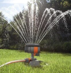 GARDENA - Zwenksproeier AquaZoom Compact - Tuinsproeier - 9 Tot 216 M² -Buitentuinwinkel 1168x1200