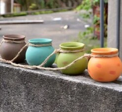 Plantenhangers - 4 Bloempotjes Aan Een Touw - Hangpotten Voor Binnen En Buiten - Hangpot Schutting - 4 Kleuren Incl. Touw -Buitentuinwinkel 1200x1098 3