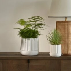 Riviera Maison Plantenbak Rond, Bloempot Met Ribbel - RM Let It Grow Planter - Wit - Porselein - Maat S -Buitentuinwinkel 1200x1200 1131