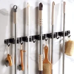 BOTC Bezemhouder - 5 Houders 6 Haken - Gereedschapshouder - Zeflklevend - Bezem Ophangsysteem - Ophanghaken - Tuingereedschap -Buitentuinwinkel 1200x1200 1174