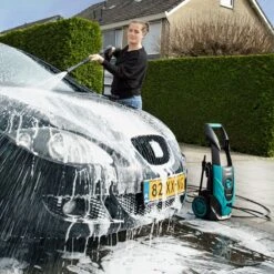 VONROC Hogedrukreiniger V18-2 1800W – 140 Bar – 420 L/h – Incl. 8m Slang, Geïntegreerde Reinigingsmiddelen Tank, Terrasreiniger, Spuitstukken En Accessoires -Buitentuinwinkel 1200x1200 1225