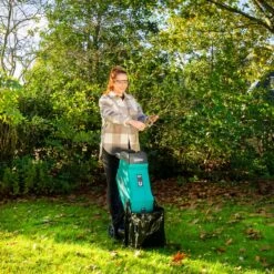 VONROC Hakselaar/Shredder 2500W – Voor Takken Tot Ø45mm – Incl. 45L Opvangzak & Duwstok -Buitentuinwinkel 1200x1200 1400