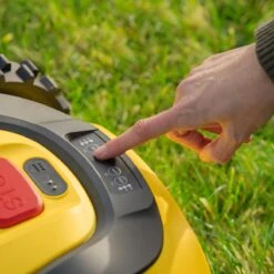 Powerplus POWXG6305 Robotmaaier - 18V - Voor Gazons Tot Ca. 500m² - Maaibreedte 180mm - Incl. Laadstation En Accessoires -Buitentuinwinkel 1200x1200 1489