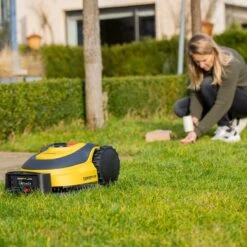 Powerplus POWXG6305 Robotmaaier - 18V - Voor Gazons Tot Ca. 500m² - Maaibreedte 180mm - Incl. Laadstation En Accessoires -Buitentuinwinkel 1200x1200 1492