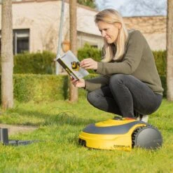 Powerplus POWXG6305 Robotmaaier - 18V - Voor Gazons Tot Ca. 500m² - Maaibreedte 180mm - Incl. Laadstation En Accessoires -Buitentuinwinkel 1200x1200 1495