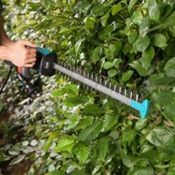 GARDENA - EasyCut 420/45 - Heggenschaar (gemotoriseerd) - Meslengte 45cm - Tandmes Opening 18mm -Buitentuinwinkel 1200x1200 1531