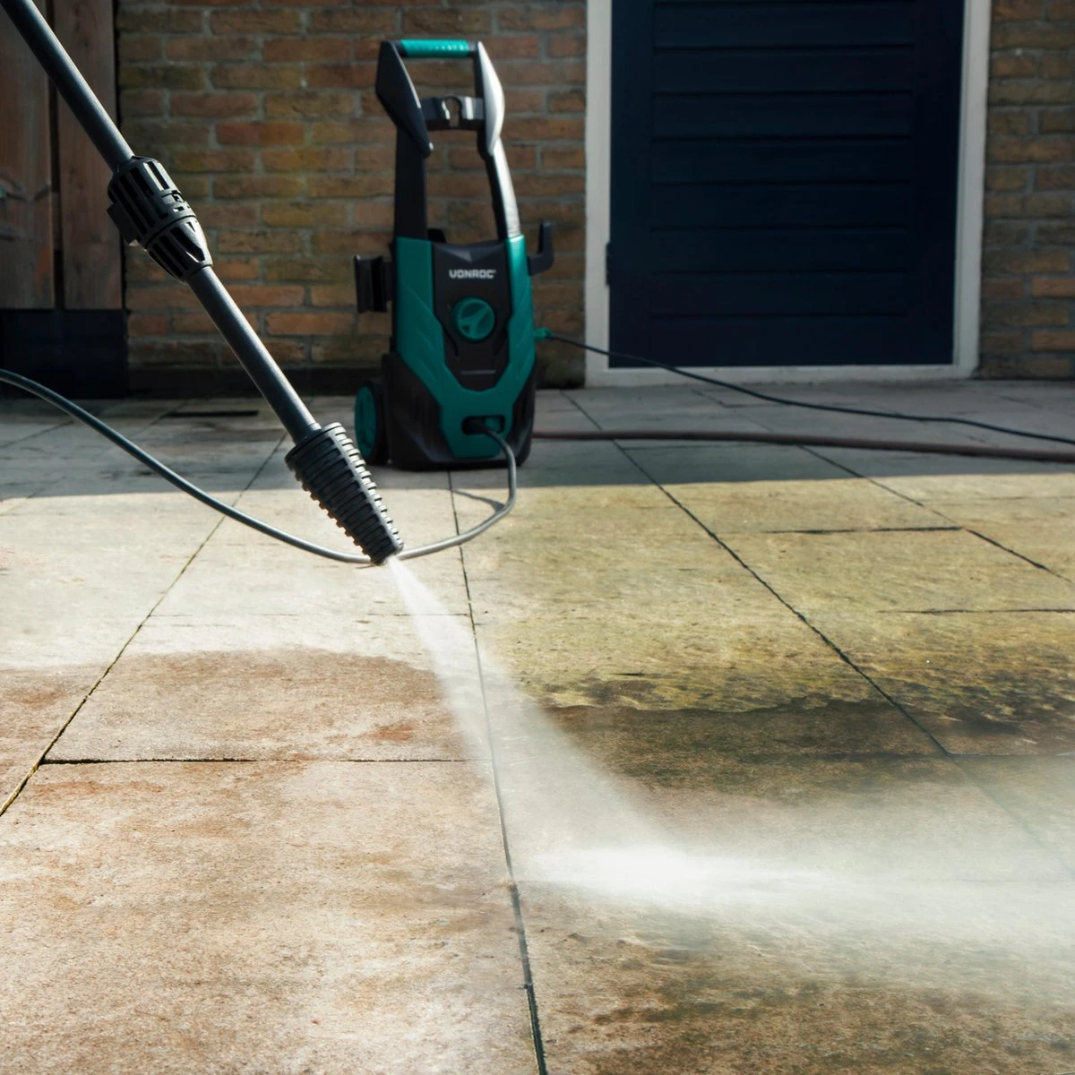 VONROC Hogedrukreiniger V14-1 - 1400W – 110 Bar – 390 L/h – Incl. 5m Slang, Spuitstukken En Accessoires 10 VONROC Hogedrukreiniger V14-1 - 1400W – 110 Bar – 390 L/h – Incl. 5m Slang, Spuitstukken En Accessoires - Afbeelding 8