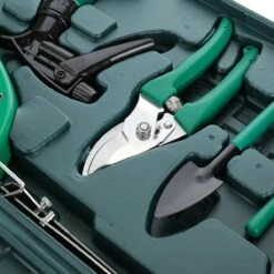 Merkloos 10-Delige Tuingereedschap Set Inclusief Opbergkoffer - Tuinierset - Tuinsetje - Gereedschap Voor Tuin - Tuinschaar - Tuinschepje - Bloemenschaar - Voegenkrabber - Plantenspuit - Grasschaar - Bloemenschep - Tuinhark 23 Merkloos 10-Delige Tuingereedschap Set Inclusief Opbergkoffer - Tuinierset - Tuinsetje - Gereedschap Voor Tuin - Tuinschaar - Tuinschepje - Bloemenschaar - Voegenkrabber - Plantenspuit - Grasschaar - Bloemenschep - Tuinhark -Buitentuinwinkel 1200x1200 2123