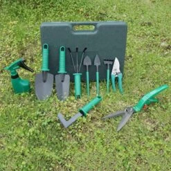 Merkloos 10-Delige Tuingereedschap Set Inclusief Opbergkoffer - Tuinierset - Tuinsetje - Gereedschap Voor Tuin - Tuinschaar - Tuinschepje - Bloemenschaar - Voegenkrabber - Plantenspuit - Grasschaar - Bloemenschep - Tuinhark 24 Merkloos 10-Delige Tuingereedschap Set Inclusief Opbergkoffer - Tuinierset - Tuinsetje - Gereedschap Voor Tuin - Tuinschaar - Tuinschepje - Bloemenschaar - Voegenkrabber - Plantenspuit - Grasschaar - Bloemenschep - Tuinhark -Buitentuinwinkel 1200x1200 2124
