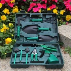 Merkloos 10-Delige Tuingereedschap Set Inclusief Opbergkoffer - Tuinierset - Tuinsetje - Gereedschap Voor Tuin - Tuinschaar - Tuinschepje - Bloemenschaar - Voegenkrabber - Plantenspuit - Grasschaar - Bloemenschep - Tuinhark 37 Merkloos 10-Delige Tuingereedschap Set Inclusief Opbergkoffer - Tuinierset - Tuinsetje - Gereedschap Voor Tuin - Tuinschaar - Tuinschepje - Bloemenschaar - Voegenkrabber - Plantenspuit - Grasschaar - Bloemenschep - Tuinhark -Buitentuinwinkel 1200x1200 2133