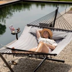 Vita5 Hangmat Met Standaard En Spreidstok – 2 Persoons – Incl. Bekerhouder - Afneembaar Kussen – Uv-bestendig – Lichtgrijs 26 Vita5 Hangmat Met Standaard En Spreidstok – 2 Persoons – Incl. Bekerhouder - Afneembaar Kussen – Uv-bestendig – Lichtgrijs -Buitentuinwinkel 1200x1200 2233