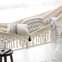 QUVIO Hangmat Voor In De Tuin - Tuinstoelen - Reishangmat Voor Camping, Outdoor En Reizen - Hamock - Katoen Ademend - Maximale Belasting Van 250KG - Lig Oppervlak Van 180 Cm - Geschikt Voor 1 Persoon - Beige -Buitentuinwinkel 1200x1200 2451