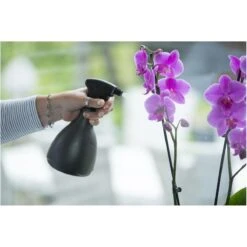 Merkloos Zwarte Plantenspuit 700 Ml - Tuinbenodigdheden - Waterverstuiver - Plantensproeiers/plantenspuiten -Buitentuinwinkel 1200x1200 287