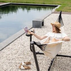 Vita5 Hangmat Met Standaard – 2 Persoons – Incl. Bekerhouder – 205kg Draaggewicht – Beige/Wit 19 Vita5 Hangmat Met Standaard – 2 Persoons – Incl. Bekerhouder – 205kg Draaggewicht – Beige/Wit -Buitentuinwinkel 1200x1200 3505