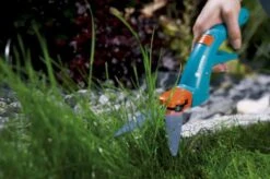 GARDENA Classic Grasschaar - Draaibaar 360° -Buitentuinwinkel 1200x798 25