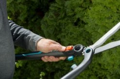 GARDENA - 2 In 1 EnergyCut Heggenschaar - 2.5x Meer Kracht - Totale Lengte 60 Cm -Buitentuinwinkel 1200x799 119