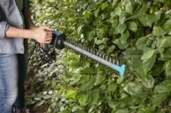 GARDENA - EasyCut 420/45 - Heggenschaar (gemotoriseerd) - Meslengte 45cm - Tandmes Opening 18mm -Buitentuinwinkel 1200x799 122
