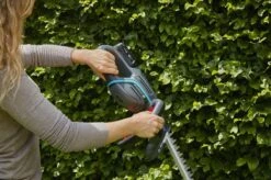 GARDENA - ComfortCut 50/18V-P4A Ready-To-Use Set - Heggenschaar -Buitentuinwinkel 1200x799 135