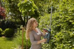 GARDENA - ComfortCut 50/18V-P4A Ready-To-Use Set - Heggenschaar -Buitentuinwinkel 1200x799 136