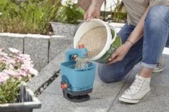 GARDENA - Handstrooier M - Strooikar- 100m2 - 1.8 Liter -Buitentuinwinkel 1200x799 224