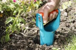 GARDENA Bollenplanter - Diepteaanduiding - Automatische Aardeloslating -Buitentuinwinkel 1200x799 68