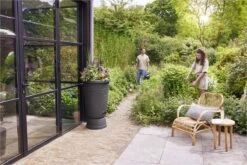 Elho Green Basics Regenton Plus 105 - Regenton Voor Kweken En Oogsten - Ø 58.4 X H 80.4 Cm - Zwart/Living Black 9 Elho Green Basics Regenton Plus 105 - Regenton Voor Kweken En Oogsten - Ø 58.4 X H 80.4 Cm - Zwart/Living Black -Buitentuinwinkel 1200x800 11