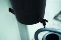 Elho Green Basics Rain Catcher 33 - Regenton Voor Balkonbuiten - Ø 33.5 X H 73.5 Cm - Zwart/Living Black -Buitentuinwinkel 1200x800 116