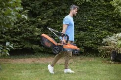 Black & Decker BLACK+DECKER BCMW3318L2-QW Grasmaaier - 18V - 33cm - Incl. 2 Accu's En Lader 22 Black & Decker BLACK+DECKER BCMW3318L2-QW Grasmaaier - 18V - 33cm - Incl. 2 Accu's En Lader -Buitentuinwinkel 1200x800 228