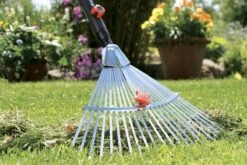 GARDENA Combisysteem Bladhark Hark - Werkbreedte Verstelbaar 30/50 Cm - Aanbevolen Steellengte 130 Cm 12 GARDENA Combisysteem Bladhark Hark - Werkbreedte Verstelbaar 30/50 Cm - Aanbevolen Steellengte 130 Cm -Buitentuinwinkel 1200x800 308