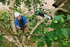 Bosch UniversalHedgePole 18 Heggenschaar Op Steel - Met 18 V Accu En Lader 21 Bosch UniversalHedgePole 18 Heggenschaar Op Steel - Met 18 V Accu En Lader -Buitentuinwinkel 1200x800 411