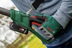 Bosch UniversalHedgePole 18 Heggenschaar Op Steel - Met 18 V Accu En Lader 22 Bosch UniversalHedgePole 18 Heggenschaar Op Steel - Met 18 V Accu En Lader -Buitentuinwinkel 1200x800 412