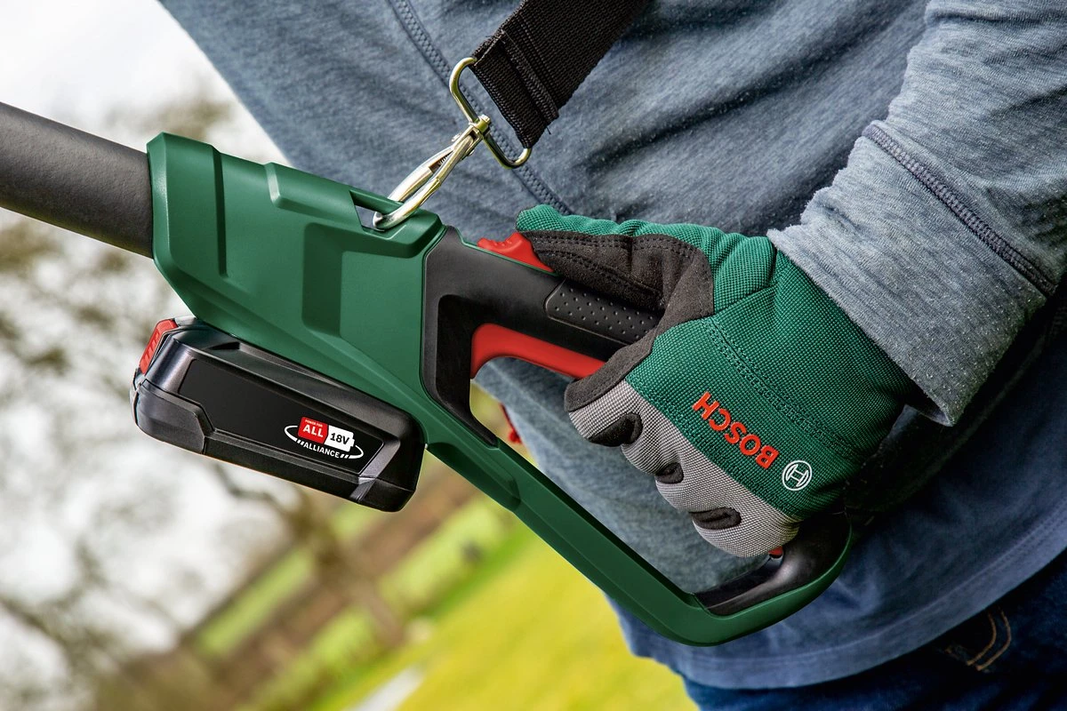 Bosch UniversalHedgePole 18 Heggenschaar Op Steel - Met 18 V Accu En Lader 8 Bosch UniversalHedgePole 18 Heggenschaar Op Steel - Met 18 V Accu En Lader - Afbeelding 6