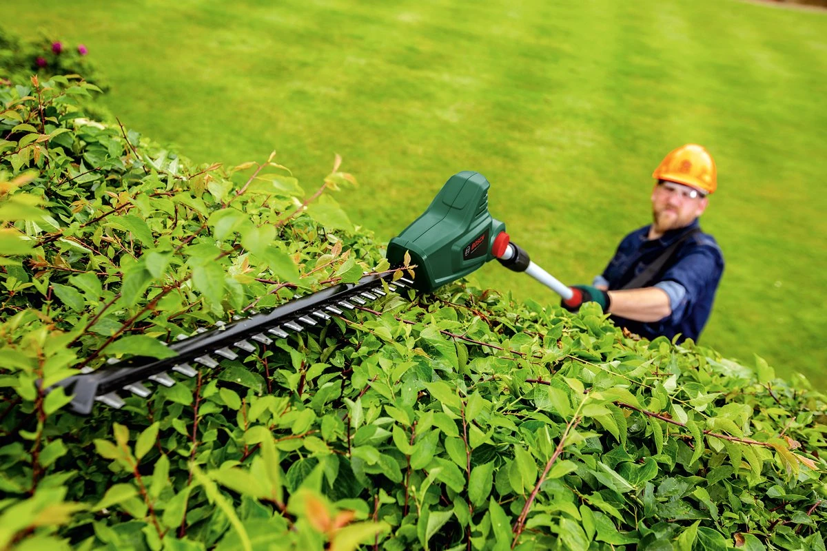 Bosch UniversalHedgePole 18 Heggenschaar Op Steel - Met 18 V Accu En Lader 13 Bosch UniversalHedgePole 18 Heggenschaar Op Steel - Met 18 V Accu En Lader - Afbeelding 11