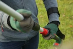 Bosch UniversalHedgePole 18 Heggenschaar Op Steel - Met 18 V Accu En Lader 29 Bosch UniversalHedgePole 18 Heggenschaar Op Steel - Met 18 V Accu En Lader -Buitentuinwinkel 1200x800 417