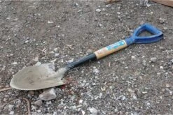 Silverline Mini Spade Met Ronde Kop En Houten Schacht - 70 Cm -Buitentuinwinkel 1200x803 6