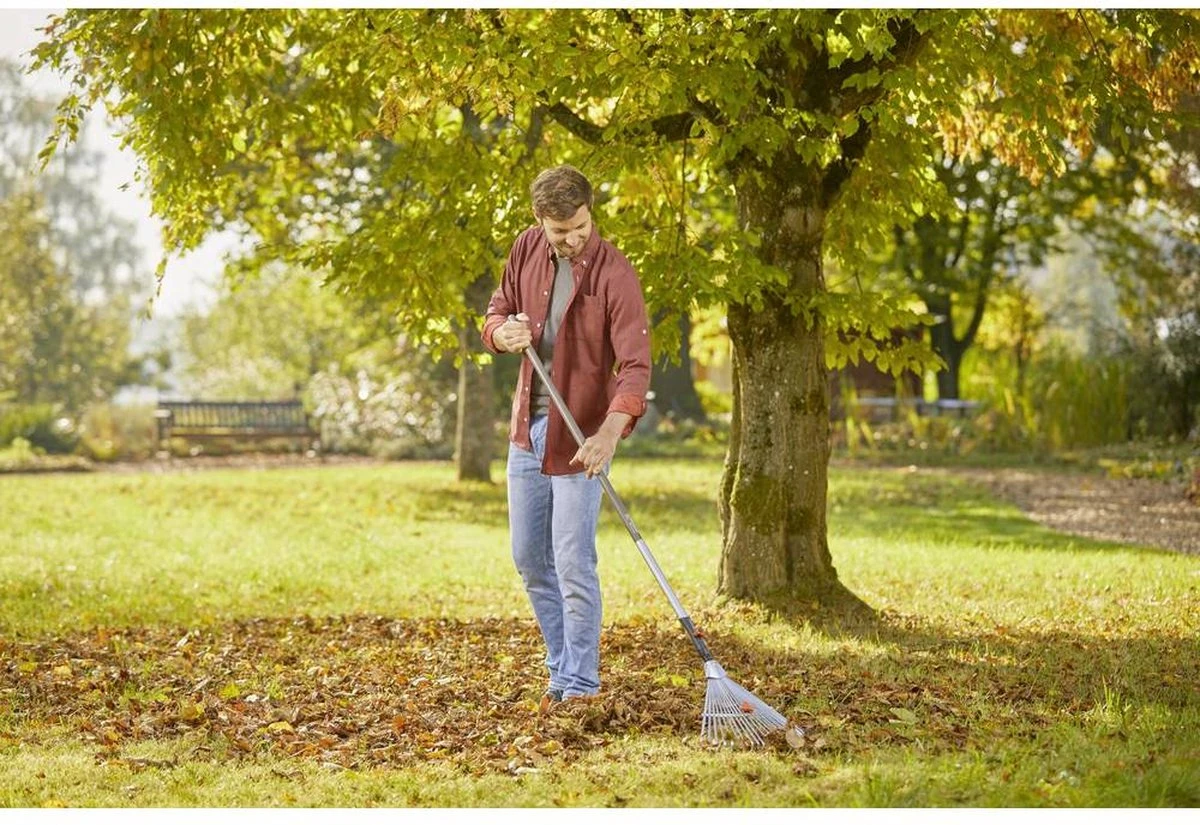 GARDENA Combisysteem Bladhark Hark - Werkbreedte Verstelbaar 30/50 Cm - Aanbevolen Steellengte 130 Cm 4 GARDENA Combisysteem Bladhark Hark - Werkbreedte Verstelbaar 30/50 Cm - Aanbevolen Steellengte 130 Cm - Afbeelding 2