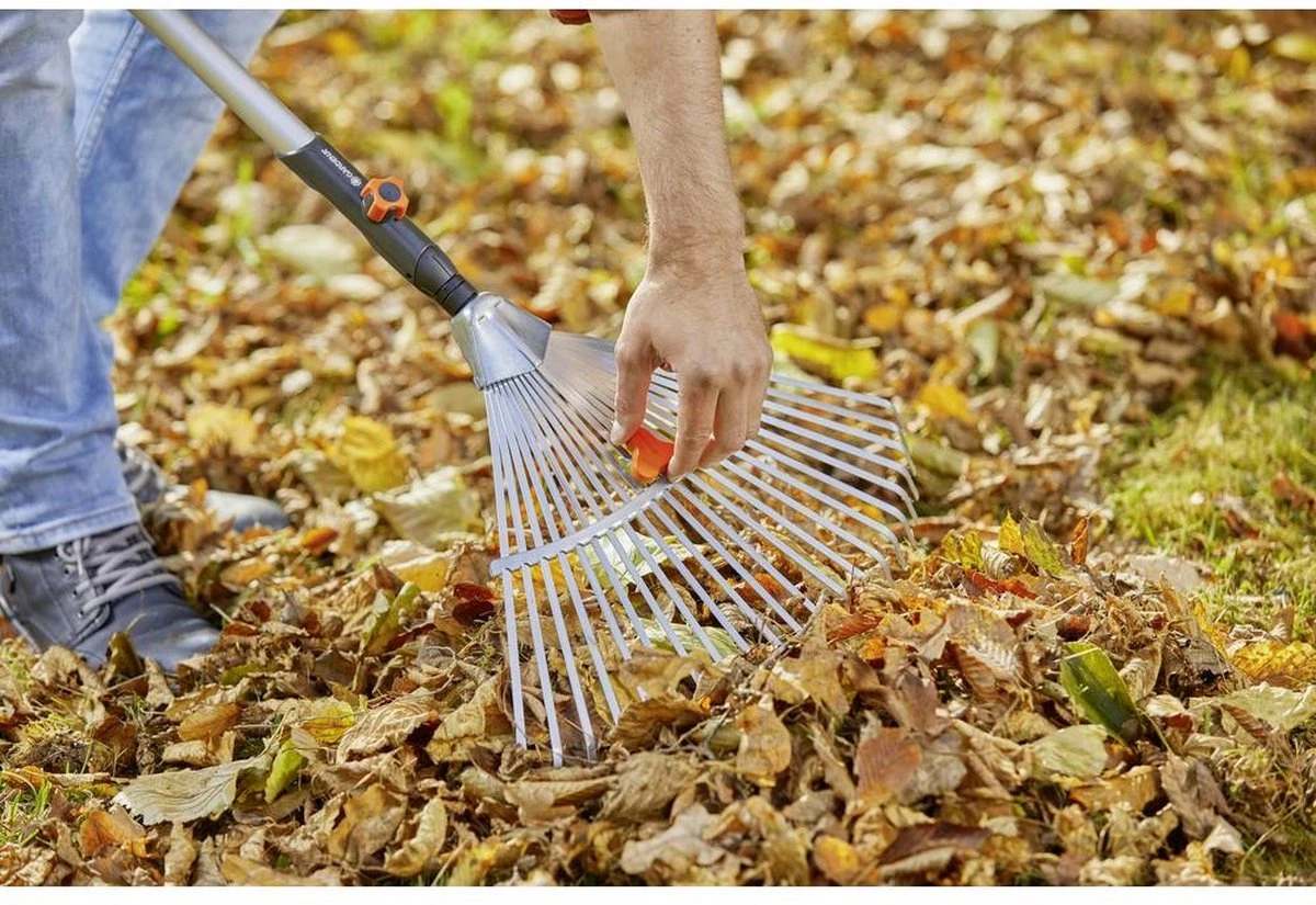 GARDENA Combisysteem Bladhark Hark - Werkbreedte Verstelbaar 30/50 Cm - Aanbevolen Steellengte 130 Cm 9 GARDENA Combisysteem Bladhark Hark - Werkbreedte Verstelbaar 30/50 Cm - Aanbevolen Steellengte 130 Cm - Afbeelding 7