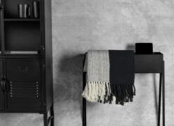 Gusta - Plantenbak - Zwart - 58x18x63cm 11 Gusta - Plantenbak - Zwart - 58x18x63cm -Buitentuinwinkel 1200x870 5