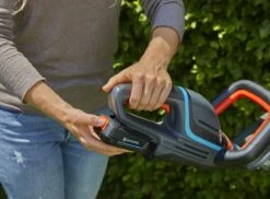 GARDENA - ComfortCut 50/18V-P4A Ready-To-Use Set - Heggenschaar -Buitentuinwinkel 1200x885 4