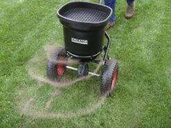 Kreator KRTGR9005 Strooiwagen - 300 Tot 370 Cm Strooibreedte - 23 Liter -Buitentuinwinkel 1200x900 95