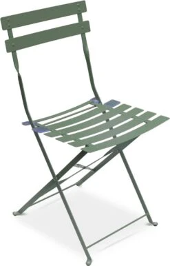 EMILIA Bistroset - 2 Inklapbare Stoelen En Een Ronde Tafel Van Gepoedercoat Staal Met Matte Afwerking – Groengrijs 8 EMILIA Bistroset - 2 Inklapbare Stoelen En Een Ronde Tafel Van Gepoedercoat Staal Met Matte Afwerking – Groengrijs -Buitentuinwinkel 768x1200 4