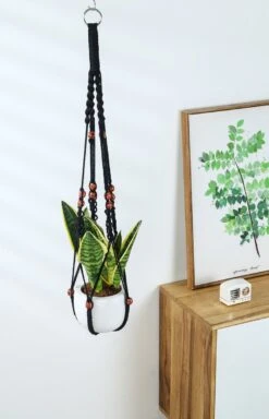 4 Stuks Zwarte Macrame Plantenhangers - Boho Handgeweven Katoen Hangpot Voor Binnen/Buiten - Hangende Bloempot Met Kralen - Macramé Touw/Koord Hangplant Houder - Bohemian Wandhanger Decoratie - Plant Hanger - Verticale Tuin Bloempothouder Planthanger -Buitentuinwinkel 772x1200 2