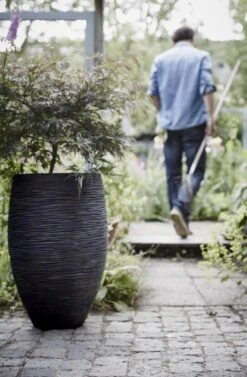 Capi Europe - Vaas Elegant Deluxe Rib NL - 56x84 - Zwart - Voor Binnen En Buiten - KBLR1132 -Buitentuinwinkel 786x1200