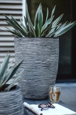 Capi Europe - Vaas Elegant Laag Rib NL - 36x47 - Antraciet - Voor Binnen En Buiten - KOFZ782 -Buitentuinwinkel 800x1200 164