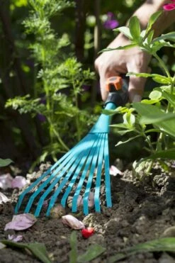 GARDENA Combisystem Bladharkje - Werkbreedte 12 Cm - 25 Jaar Garantie -Buitentuinwinkel 800x1200 244