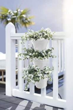 Elho Corsica Vertical Forest 24 - Bloempot Voor Balkonbuiten - Ø 26.7 X H 29.7 Cm - Wit/Wit -Buitentuinwinkel 800x1200 94