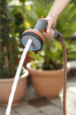 GARDENA - Comfort Broeskop - 5 Straalsoorten - Grijs -Buitentuinwinkel 801x1200