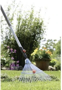 GARDENA Combisysteem Bladhark Hark - Werkbreedte Verstelbaar 30/50 Cm - Aanbevolen Steellengte 130 Cm 13 GARDENA Combisysteem Bladhark Hark - Werkbreedte Verstelbaar 30/50 Cm - Aanbevolen Steellengte 130 Cm -Buitentuinwinkel 825x1200 15