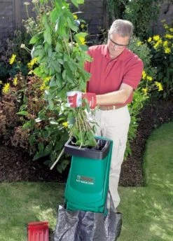 Bosch AXT Rapid 2200 Hakselaar - 2200 W - 90 Kg/u -Buitentuinwinkel 862x1200 4